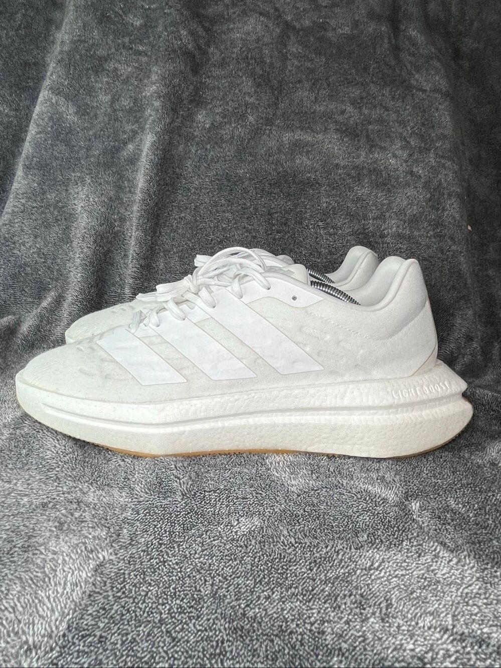 adidas Flowboost White Gum Lightboost Running Shoes Men's Size 11 US JR5505